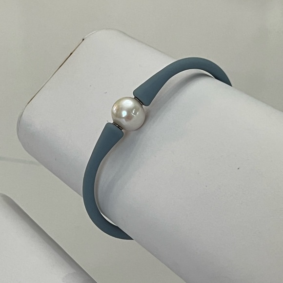 FRESH WATER PEARL BRACELET | Silicone | NEW! - Picture 9 of 14